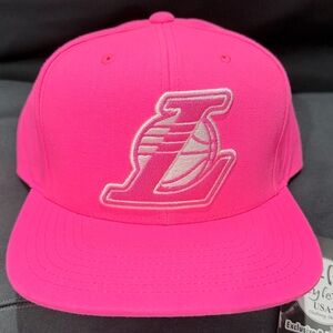 Beautiful Exclusive Mitchell & Ness Los Angeles Lakers Neon Pink NWT Snapback